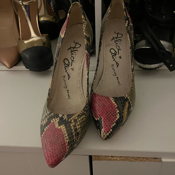 Snakeskin print pointy toe pumps by Alice & Olivia size 36.5 - Picture 2 of 4